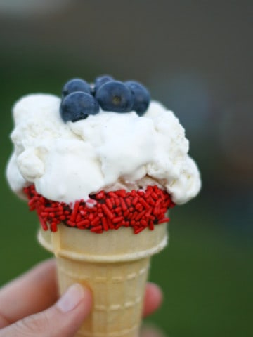 Patriotic ice cream cones...an easy, fun, Fourth of July treat!