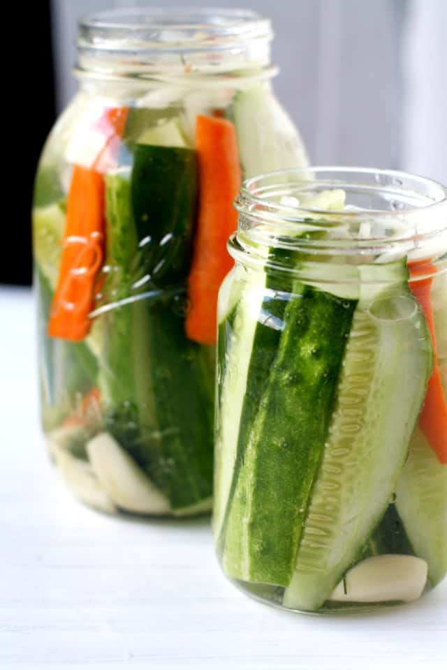easy refrigerator dill pickles in a mason jar