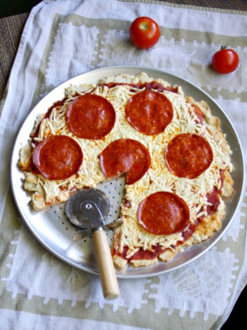 Easy and tasty dairy free and gluten free pizza. The perfect weekend meal! #glutenfree