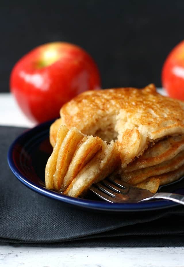 fluffy vegan apple cinnamon pancakes