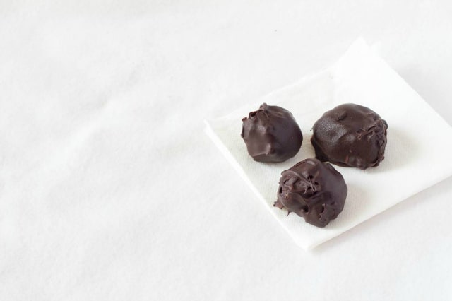 gluten free dark chocolate coconut truffles