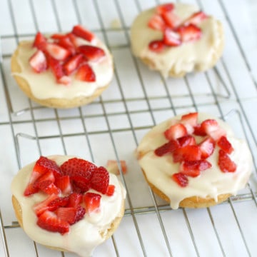 Sweet strawberry shortcake donut recipe. A special donut for berry season! #vegan