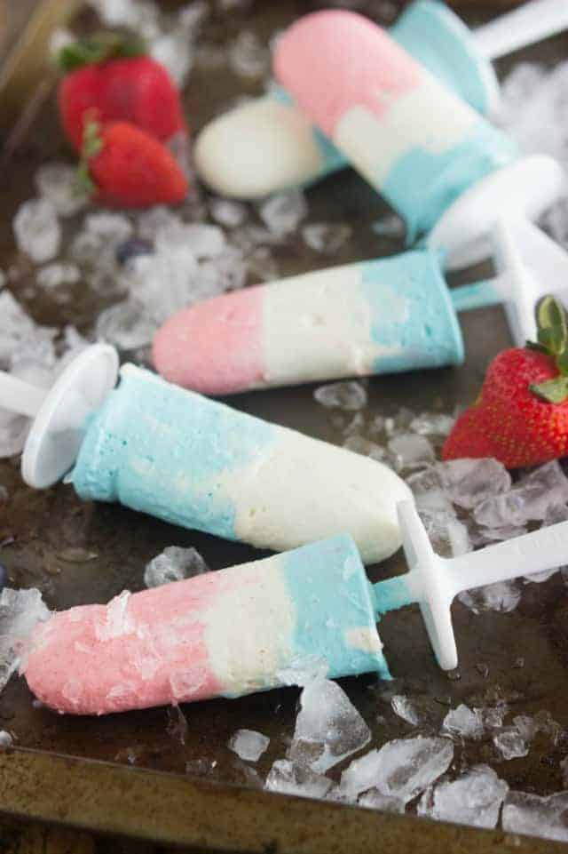 red white and blue popsicles - a pretty dessert for the 4th of July!