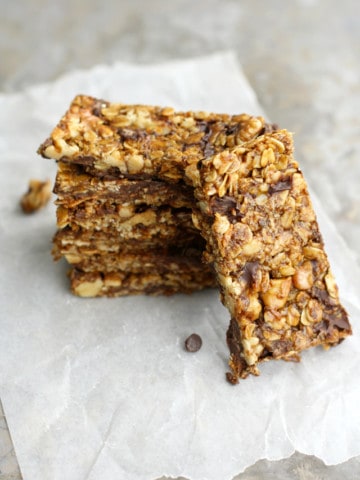 Amazing chewy granola bar recipe. Full of chocolate chips, nuts, and oats! A tasty homemade snack.