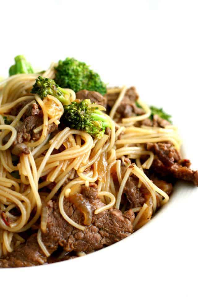 Simple beef broccoli teriyaki noodle bowls - like takeout, but tastier! #glutenfree