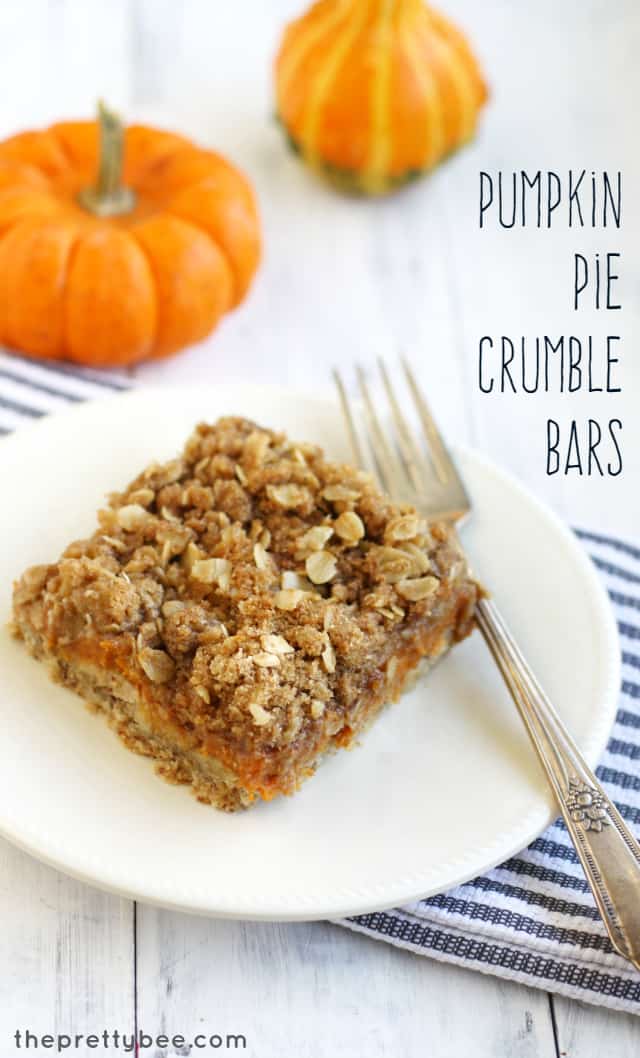 Delicious pumpkin pie crumble bars - a wonderful holiday dessert. #vegan #glutenfree #pumpkin