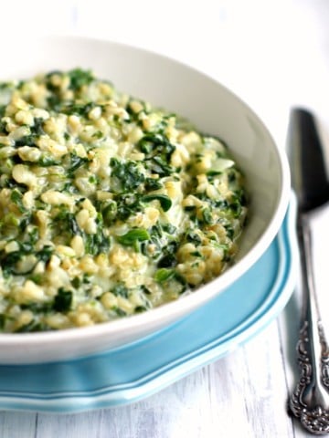 Cheesy garlic spinach rice is a winter comfort food staple! An easy one pot recipe.