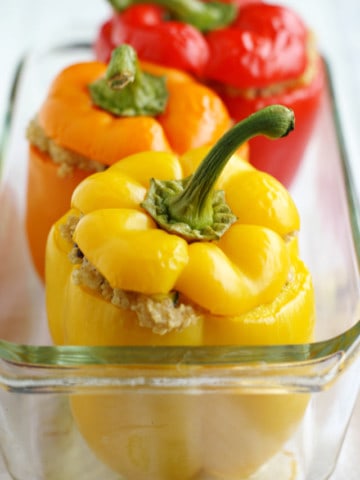 These rainbow peppers are stuffed wtih a creamy quinoa and veggie filling. A very tasty and healthy dinner recipe. #vegan #glutenfree
