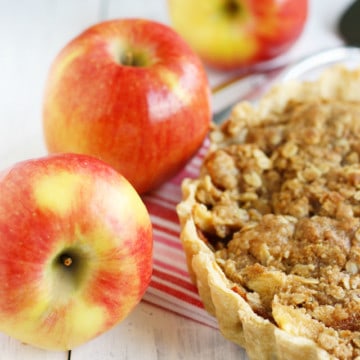 Ambrosia apple crumble tart - this is a delicous and easy holiday dessert!