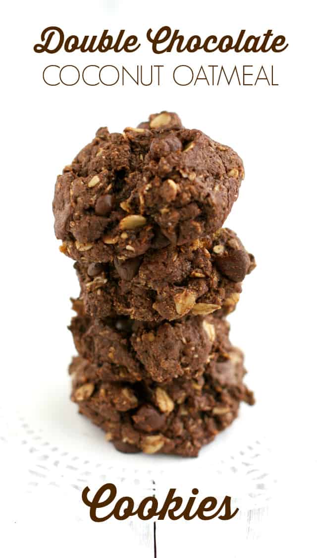maak deze dubbele chocolade kokosnoot havermout koekjes dit seizoen! Dit recept kan worden gelaagd in een pot om cadeau te geven. Afdrukbare tags en recept kaarten inbegrepen. # glutenvrij # veganistisch