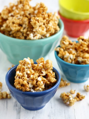 An easy and delicious recipe for vegan and nut free caramel corn.