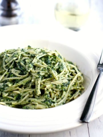 Vegan creamy kale sauce pasta - easy and comforting! #vegan #gf #glutenfree
