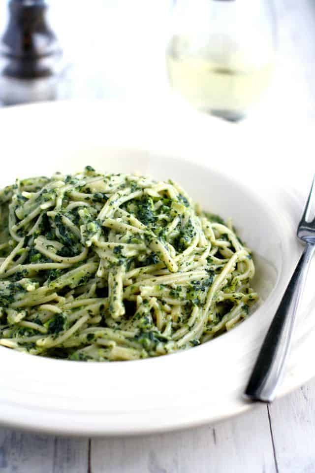 Vegan creamy kale sauce pasta - easy and comforting! #vegan #gf #glutenfree
