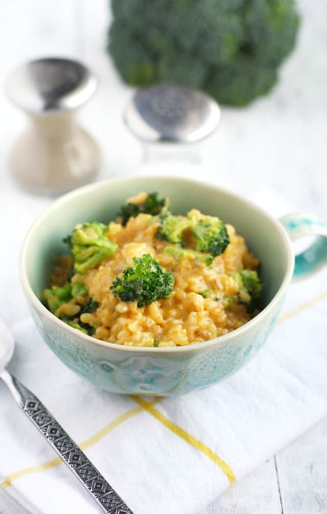 Delicious, kid friendly comfort food - this cheesy broccoli rice is so easy to whip up on a busy weeknight. #comfortfood