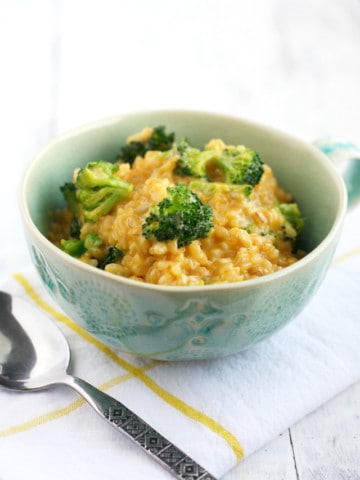 Super easy cheesy broccoli rice recipe. An easy lunch or side dish! Naturally gluten free. #glutenfree