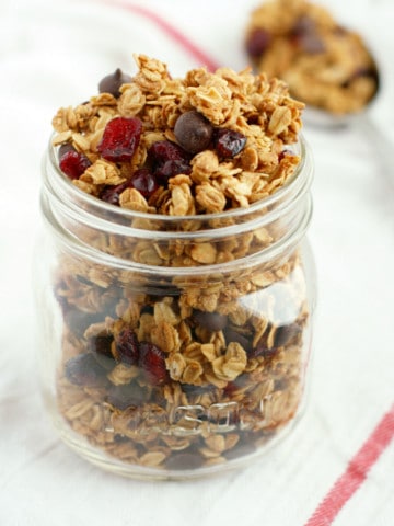 Cranberry and chocolate chip granola that's gluten free and vegan. Easy to make and so delicious!
