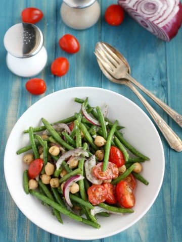 Light, fresh, and healthy garlic dill green bean salad. #vegan #glutenfree