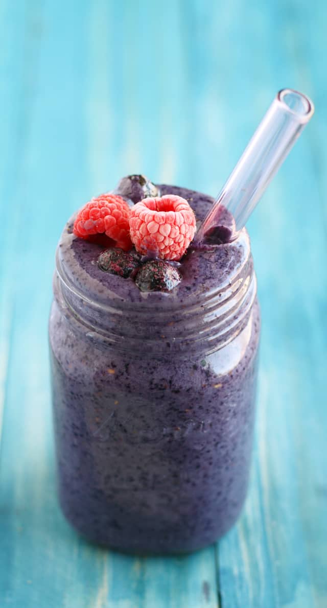 blueberry smoothie in a mason jar