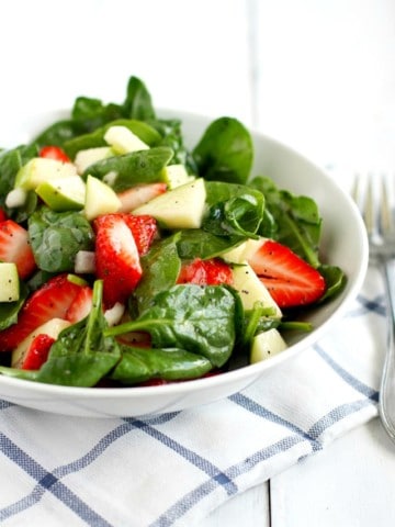 A fresh and delicious spinach strawberry salad with poppy seed dressing. A delicious and easy summer salad.