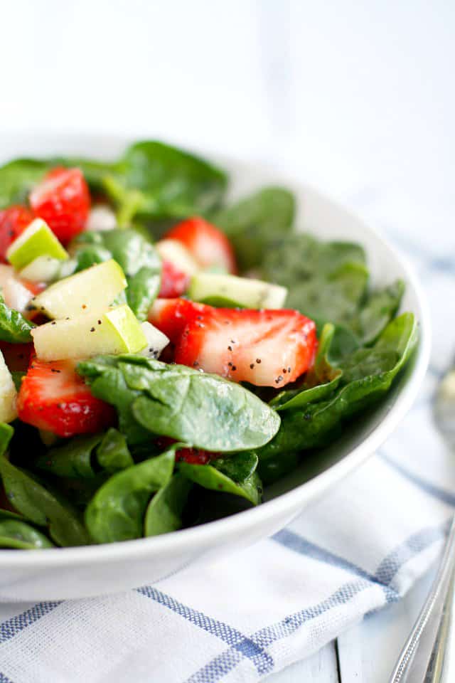 A fresh and healthy spinach strawberry salad with poppy seed dressing. A delicious and easy summer salad. 