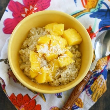 Creamy coconut mango breakfast quinoa is a great way to start the day. A nice alternative to oatmeal, with lots of fiber and protein. #quinoa #glutenfree
