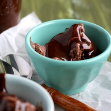 Rich, decadent VEGAN hot fudge sauce. This version has a bit of peanut butter mixed in for an extra delicious treat! #vegan #dessert