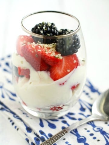 Tasty and delicious breakfast parfait with berries and hemp seeds. #ad #breakfast