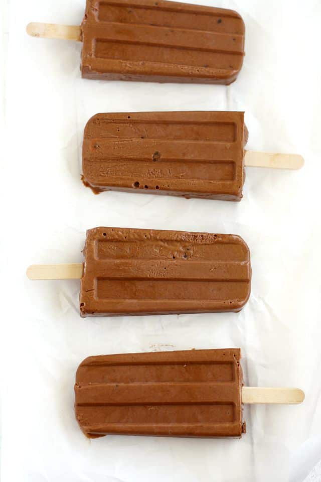 Creamy and delicious #dairyfree fudge popsicles. A tasty summer treat!