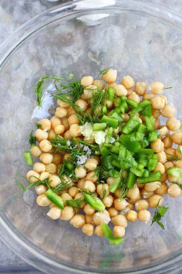 Simple, healthy, and fresh garlic dill chickpea salad. A really easy dish to make this summer! #vegan #glutenfree #salad
