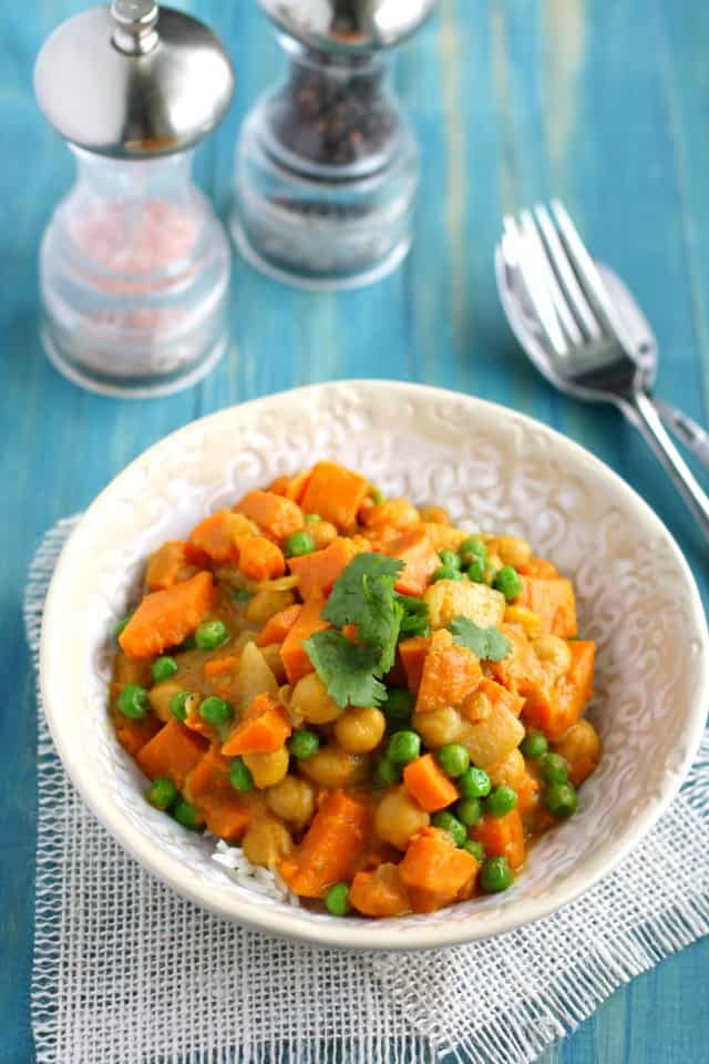 Creamy and comforting sweet potato curry recipe - an easy and healthy dinner! Vegan and gluten free. 