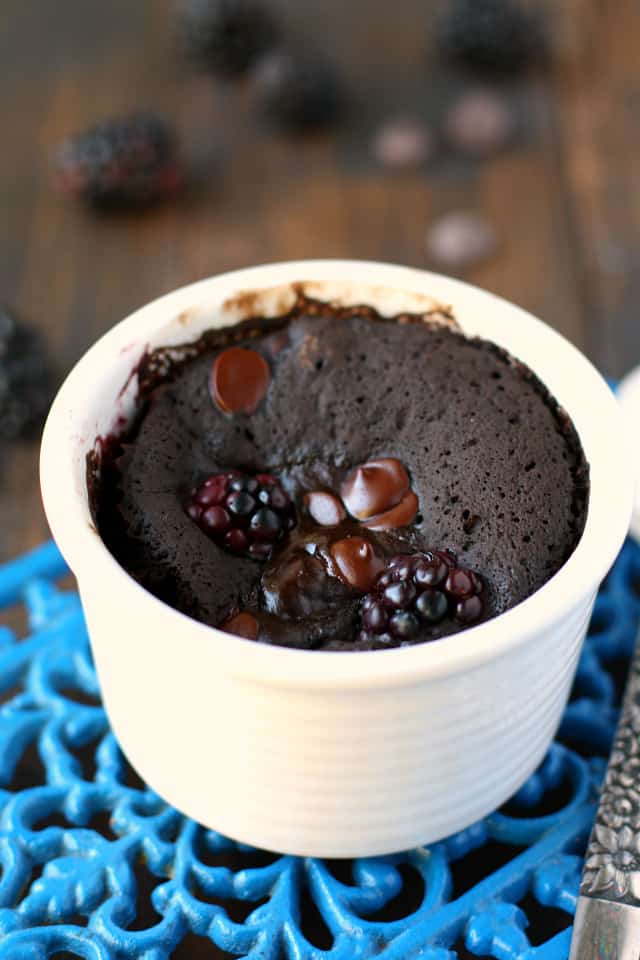 blackberry chocolate mug cake 