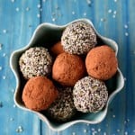 These energy bites are packed with heart healthy hemp hearts and pumpkin seeds! Delicious and nutritious.