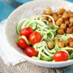 Garlic zoodles with fried chickpeas - an easy and flavorful meal!