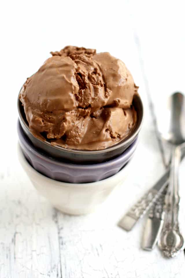 The best vegan chocolate ice cream, and it's made with just FIVE ingredients!