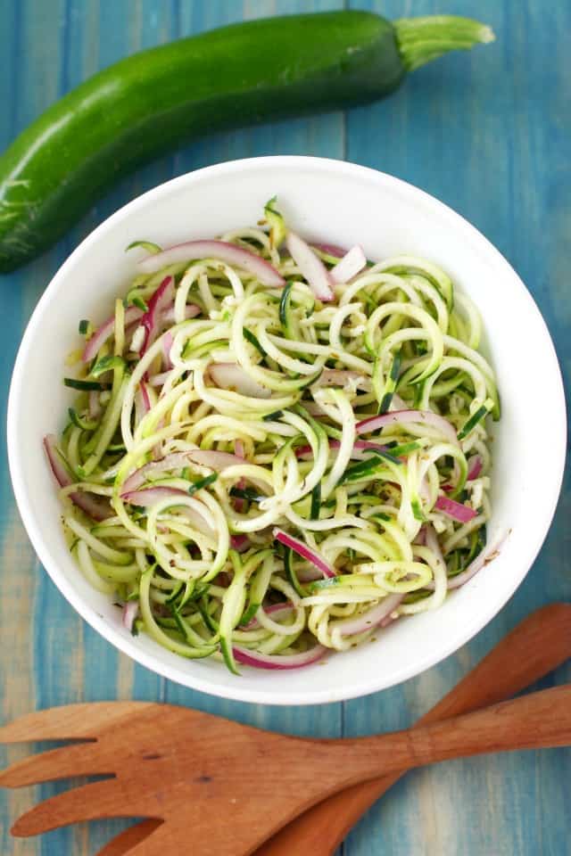 zucchini noodle salad with vinaigrette