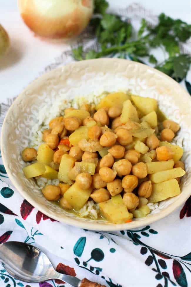 Slow Cooker Vegan Chickpea and Potato Curry. - The Pretty Bee