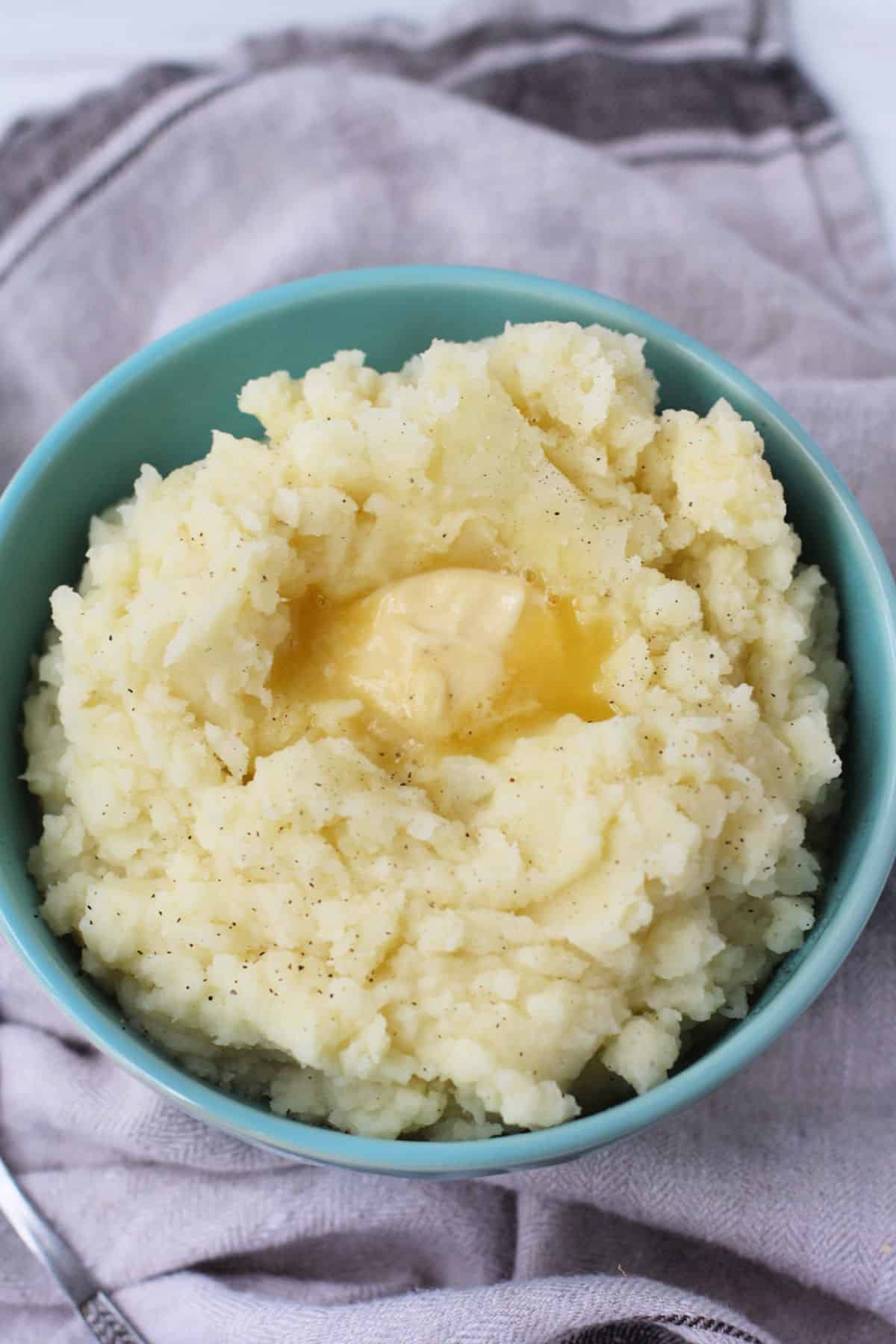 dairy free mashed potatoes in an aqua bowl