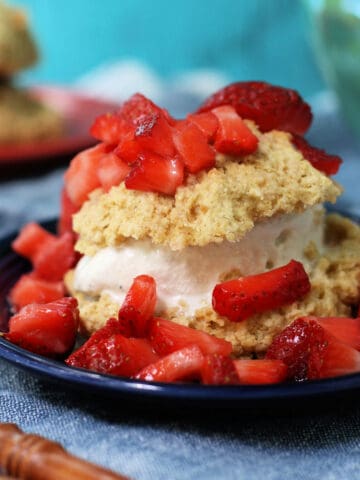 easy vegan strawberry shortcake