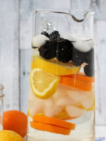 citrus infused water with blackberries