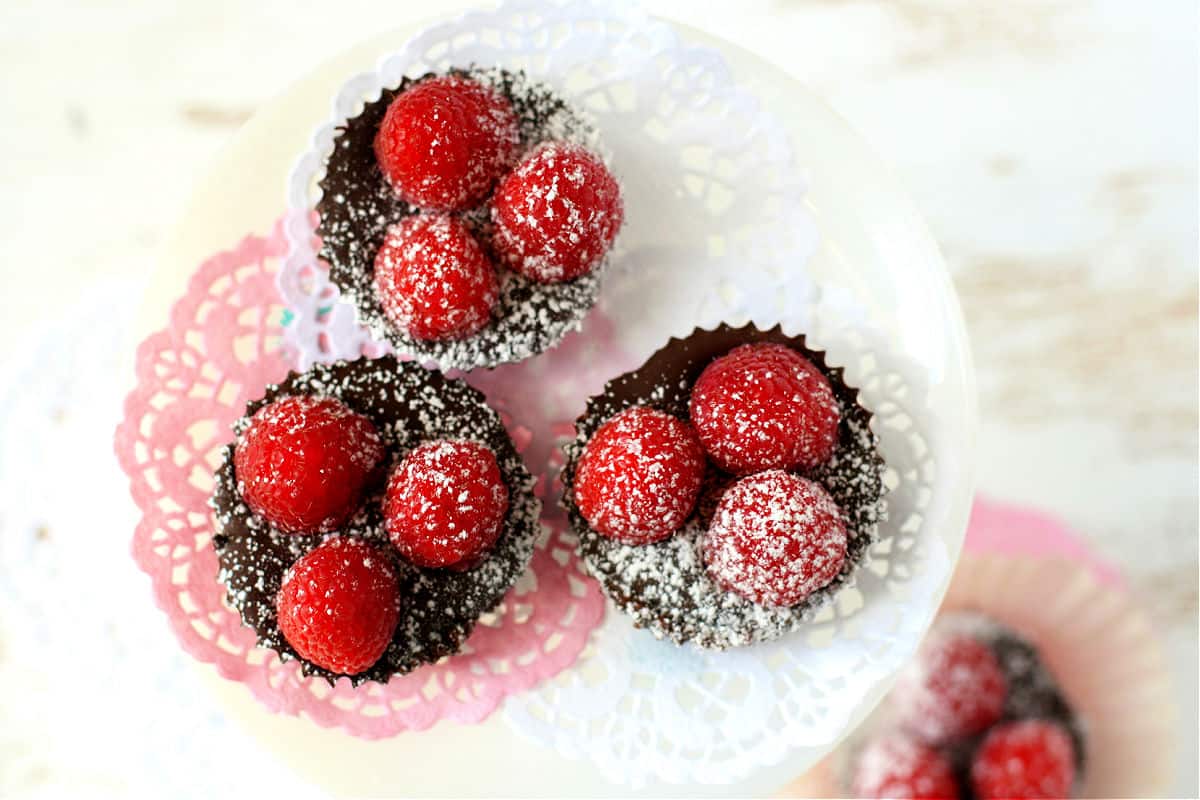 mini chocolate berry tarts