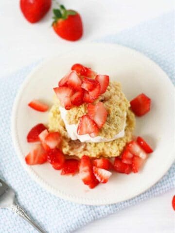 cropped-vegan-shortcake-with-fresh-strawberries.jpg