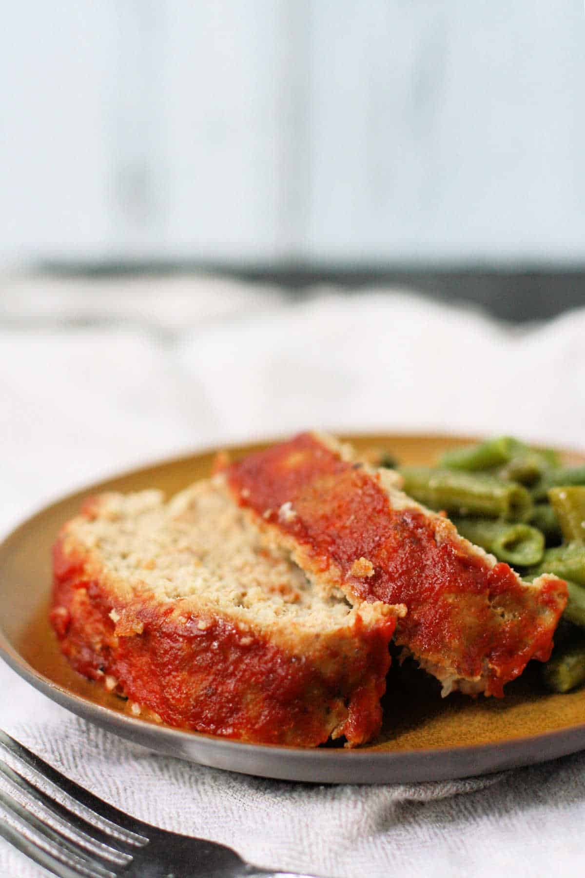 easy gluten free meatloaf on a ceramic plate
