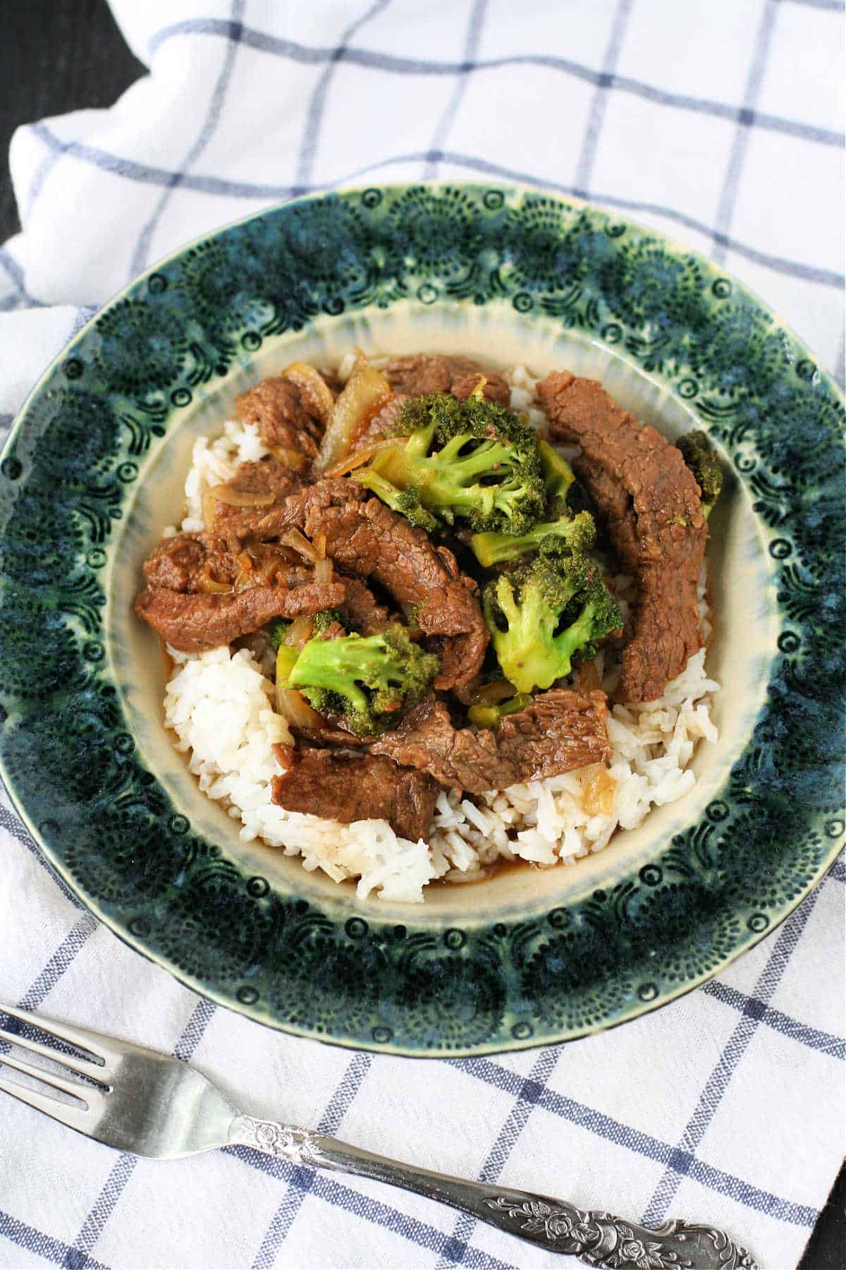easy beef broccoli stir fry in a teal and white bowl