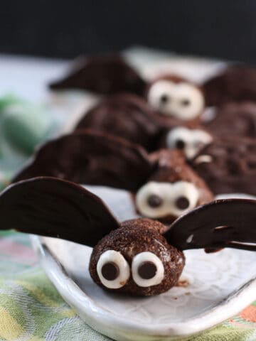 chocolate no bake brownie bats