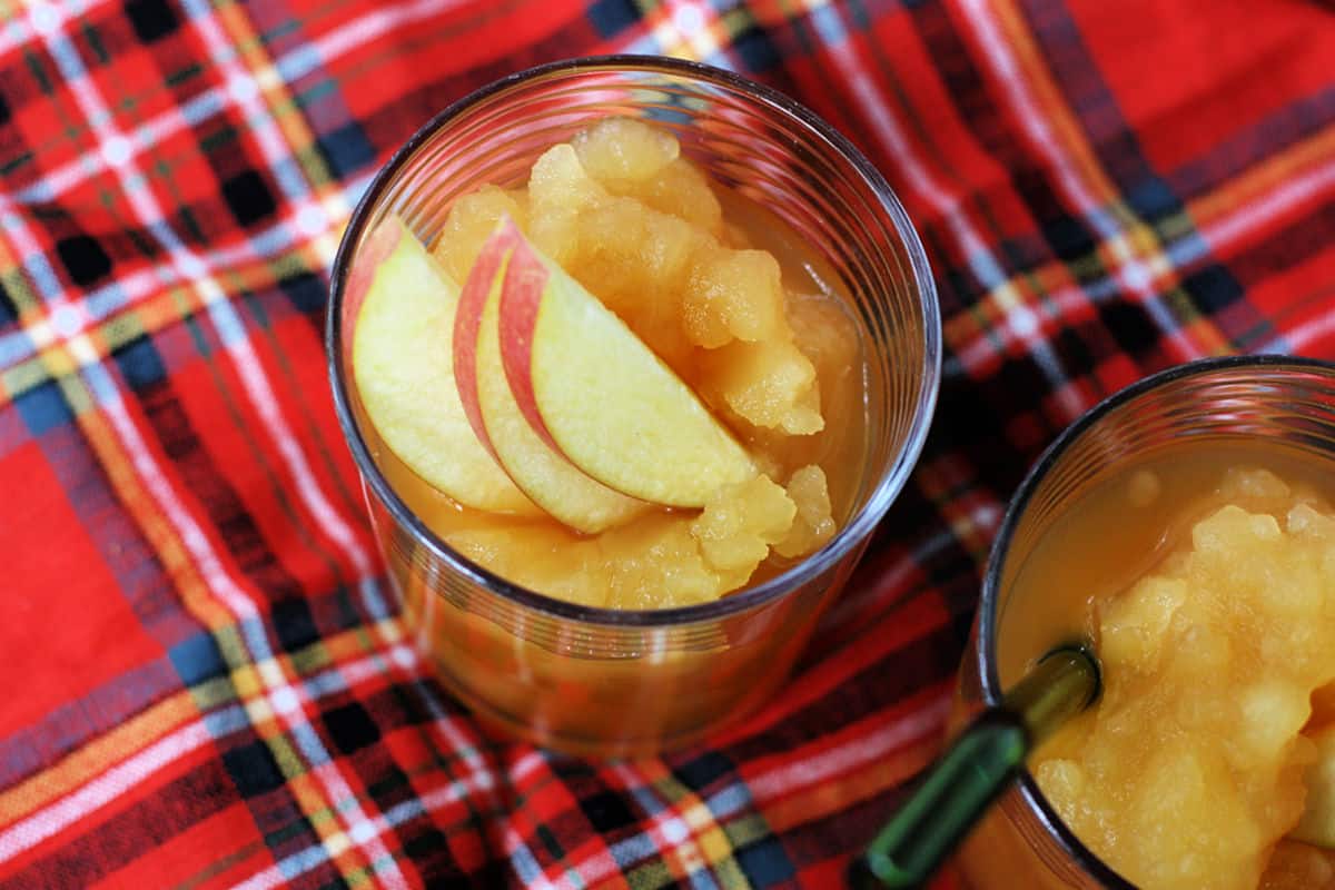cider slushie with apple slices