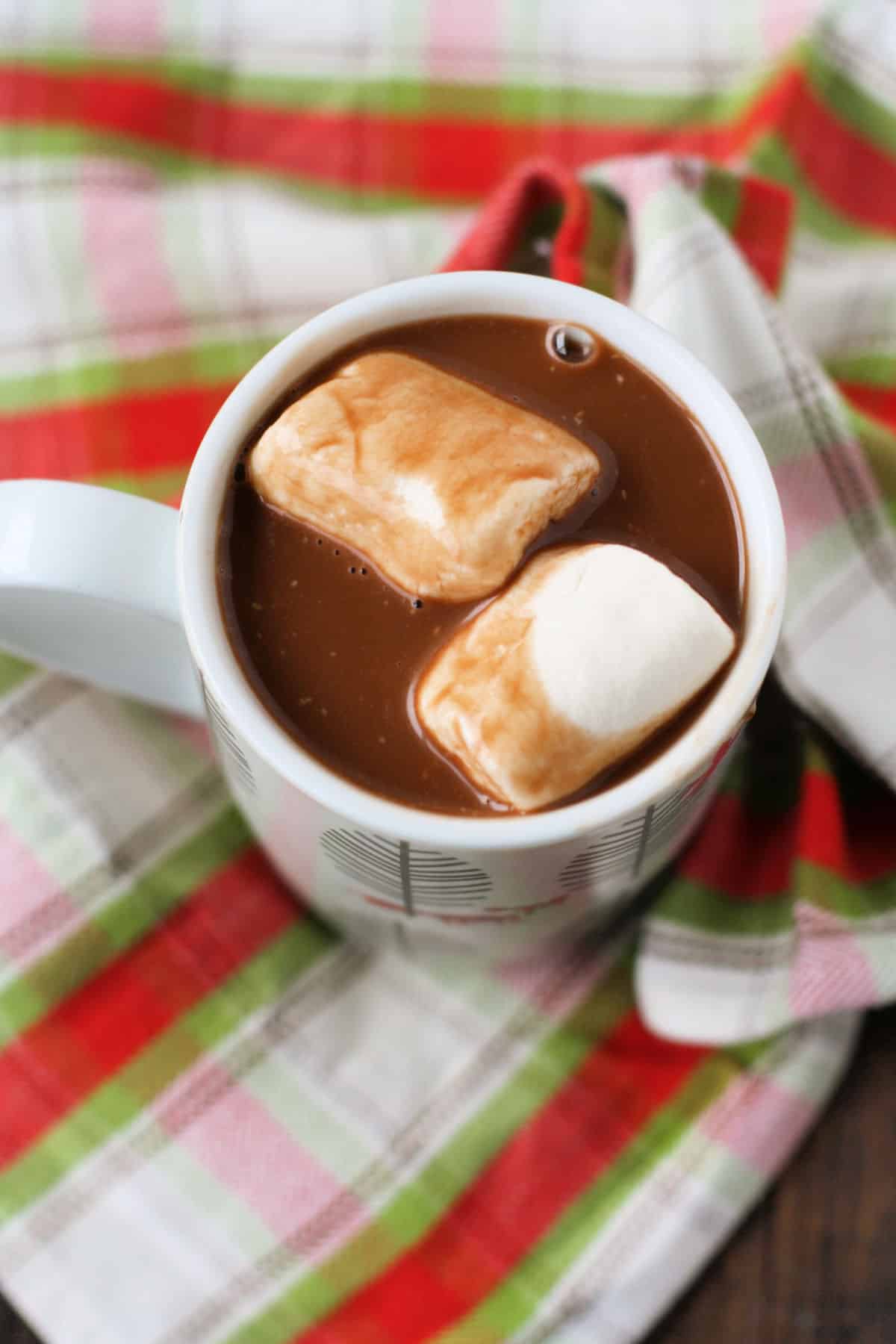 vegan hot chocolate with marshmallows