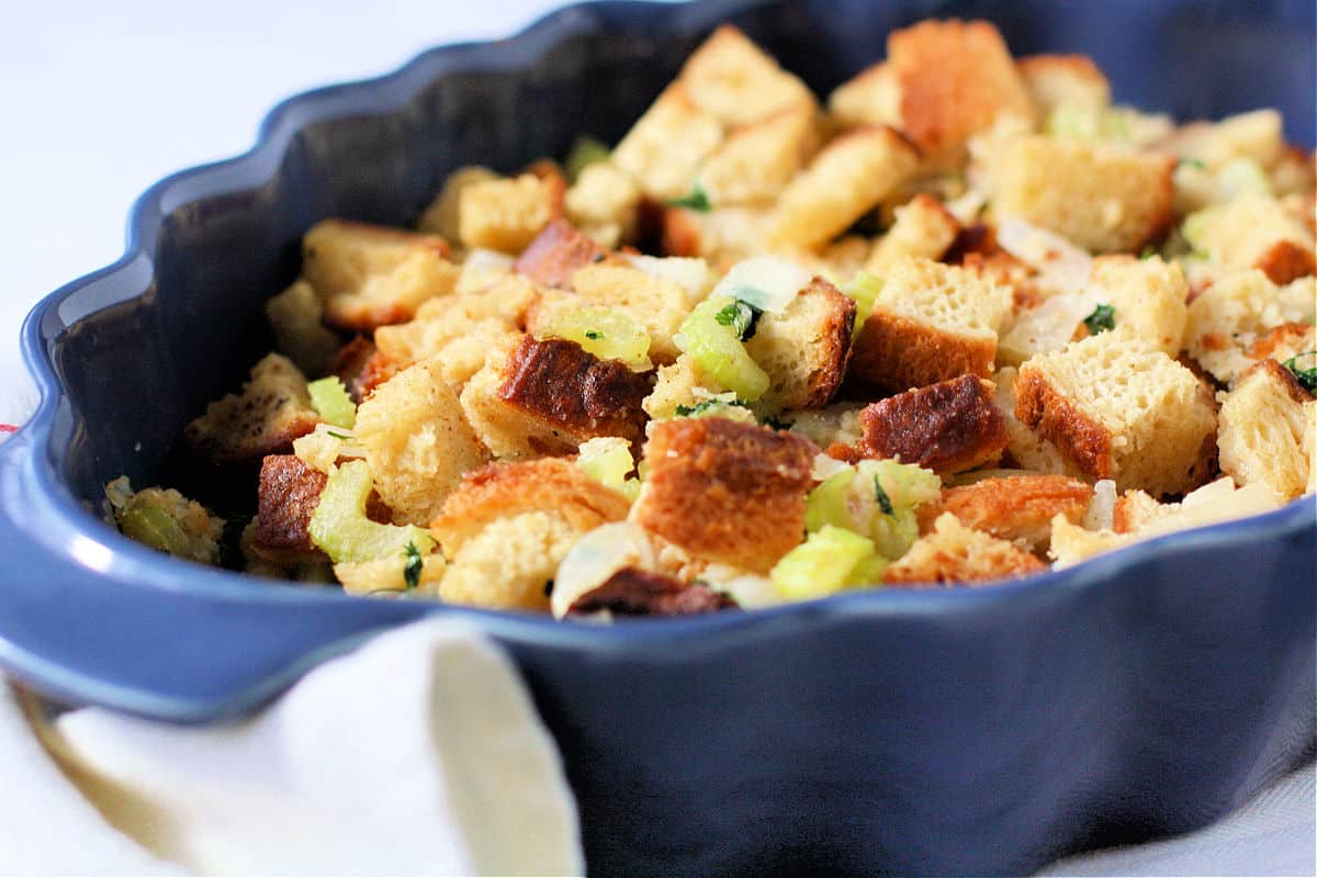 simple bread stuffing with celery and onions