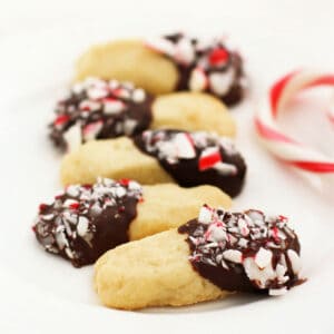 chocolate dipped shortbread with peppermint