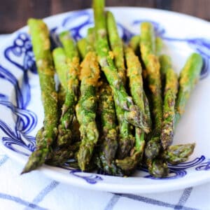 roasted asparagus with nutritional yeast