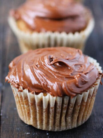 vegan yellow cupcakes with chocolate frosting